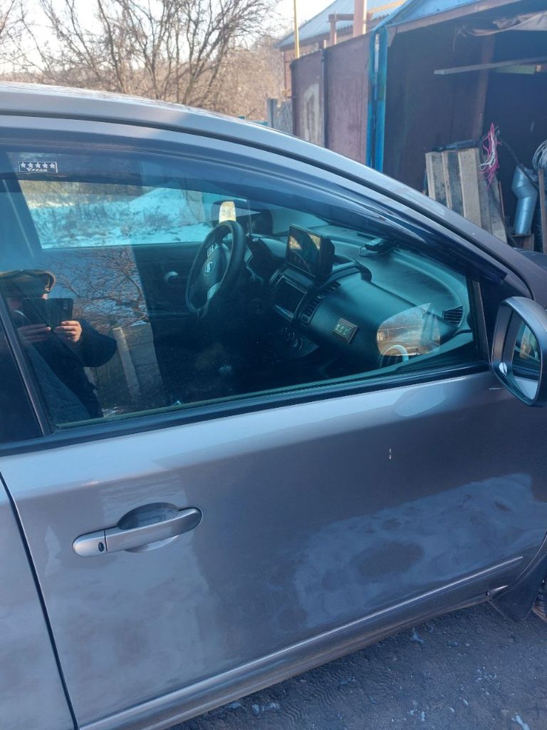 Продам ниссан ноте 2012г. 1,4 бензин, механика. пробег 230000 км. чистая, ухоженная. кондиционер, гур, абс, стеклоподъемники, подогрев сидений, камера заднего вида. омыватель фар и т. д., новый аккумулятор, свежее масло, два комплекта резины. вложений не требует. цена 730 тыс. руб. , торг. тел. +79493113075 анатолий - фотография - 2