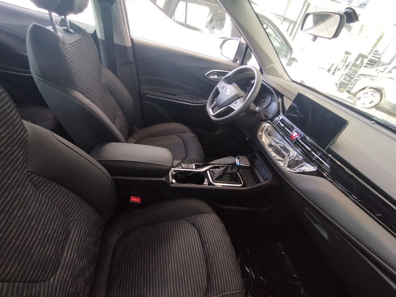 Москвич 6 бизнес, cvt москвич 6 – стильный, функциональный и технологичный. стоимость 1 900 000 ₽ комплектация: бизнес 1,5 литровый турбированный двигатель: 136 л. с., 4x2, cvt / 1,5т gdi: 174 л. с., 4x2, dct цвет: серый. основное оборудование: - люк с электроприводом, со шторкой. - электрическая регулировка водительского сиденья в 4-х направлениях и механическая в 2-х направлениях. - центральный задний подлокотник с 2-мя подстаканниками - климат-контроль - цифровая панель приборов с цветным экраном диагональю 7" - система кругового обзора 360° а приобрести новенький автомобиль вы можете у нас в автоцентре «сигналс-автодон» на разенкова, 14а. звоните, записывайтесь на тест-драйв. 🚙🚗 автосалон: ☎ +7949 358-35-36 | +7949 332-67-99 сто: ☎ +7 949 309-81-26 короткий номер «феникс»: 536 - фотография - 3