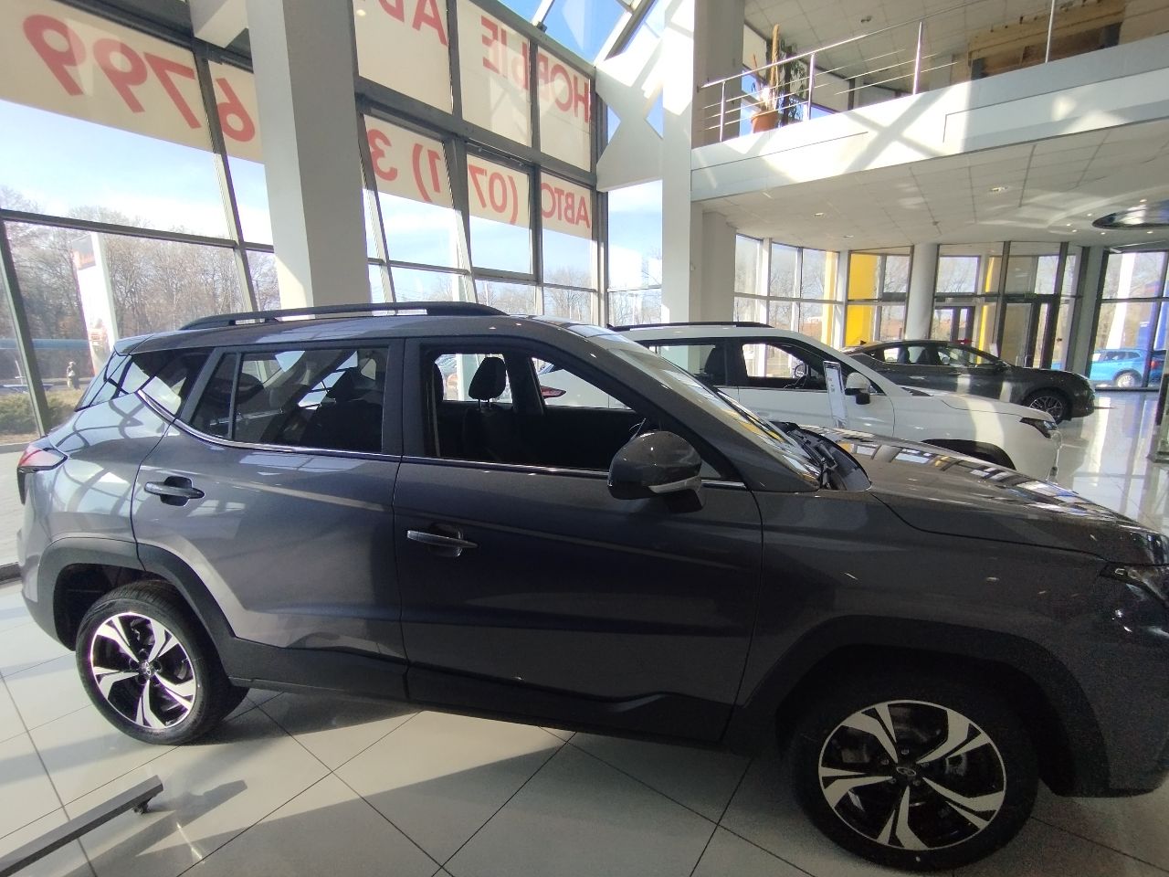 Москвич 6 бизнес, cvt москвич 6 – стильный, функциональный и технологичный. стоимость 1 900 000 ₽ комплектация: бизнес 1,5 литровый турбированный двигатель: 136 л. с., 4x2, cvt / 1,5т gdi: 174 л. с., 4x2, dct цвет: серый. основное оборудование: - люк с электроприводом, со шторкой. - электрическая регулировка водительского сиденья в 4-х направлениях и механическая в 2-х направлениях. - центральный задний подлокотник с 2-мя подстаканниками - климат-контроль - цифровая панель приборов с цветным экраном диагональю 7" - система кругового обзора 360° а приобрести новенький автомобиль вы можете у нас в автоцентре «сигналс-автодон» на разенкова, 14а. звоните, записывайтесь на тест-драйв. 🚙🚗 автосалон: ☎ +7949 358-35-36 | +7949 332-67-99 сто: ☎ +7 949 309-81-26 короткий номер «феникс»: 536 - фотография - 9