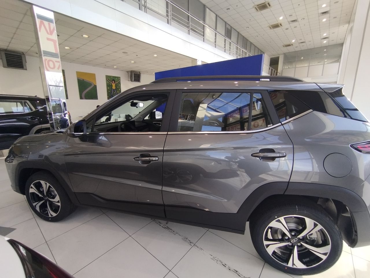 Москвич 6 бизнес, cvt москвич 6 – стильный, функциональный и технологичный. стоимость 1 900 000 ₽ комплектация: бизнес 1,5 литровый турбированный двигатель: 136 л. с., 4x2, cvt / 1,5т gdi: 174 л. с., 4x2, dct цвет: серый. основное оборудование: - люк с электроприводом, со шторкой. - электрическая регулировка водительского сиденья в 4-х направлениях и механическая в 2-х направлениях. - центральный задний подлокотник с 2-мя подстаканниками - климат-контроль - цифровая панель приборов с цветным экраном диагональю 7" - система кругового обзора 360° а приобрести новенький автомобиль вы можете у нас в автоцентре «сигналс-автодон» на разенкова, 14а. звоните, записывайтесь на тест-драйв. 🚙🚗 автосалон: ☎ +7949 358-35-36 | +7949 332-67-99 сто: ☎ +7 949 309-81-26 короткий номер «феникс»: 536 - фотография - 7