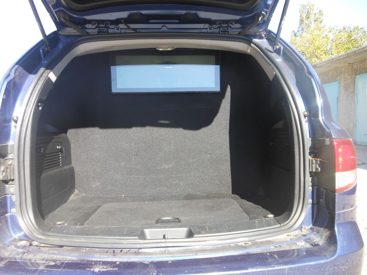 Продается ssangyong kyron ii, 2010г, пробег 135 000км, механическая кпп, полный /подключаемый привод" синий металлик", в хорошем состоянии, без единого дтп, цена 1 100 000руб. спец. комплектация. скрытое бронирование автомобиля, под 3 класс защиты гост р 50963-96 или (b4) согласно европейскому стандарту en din 1063. тип – капсула, все по кругу неподвижные бронестекла 16-18 мм толщиной (кроме дверцы багажника), в дверях и в моторном отсеке броневые листы полного профиля, салон от багажника закрыт бронеперегородкой с бронестеклом. установлены усиленные петли, пружины и амортизаторы. в дверях внизу вмонтированы ролики, на порогах – под них стальные направляющие. есть дополнительный сигнал спец. проезда (мигалка фарами) – снят. сейф оружейный за задними креслами – под замком, 2 ключа. на панели (в бардачке) есть дополнительные выводы под компьютер и спец. приборы. салон – велюр, под чехлами, без посторонних запахов. внешне cостояние - без дтп. ржавчины и подкраски, остальное согласно возрасту (не полировалась). технически - все без нареканий, сел- поехал. ранее, до 2016г, «служил» в охранной фирме (чоп) в г. москве, есть их страховой полис. снаружи – обычная машина с обычными документами. стоит в гск-12 г. симферополь. торг минимальный. - фотография - 6