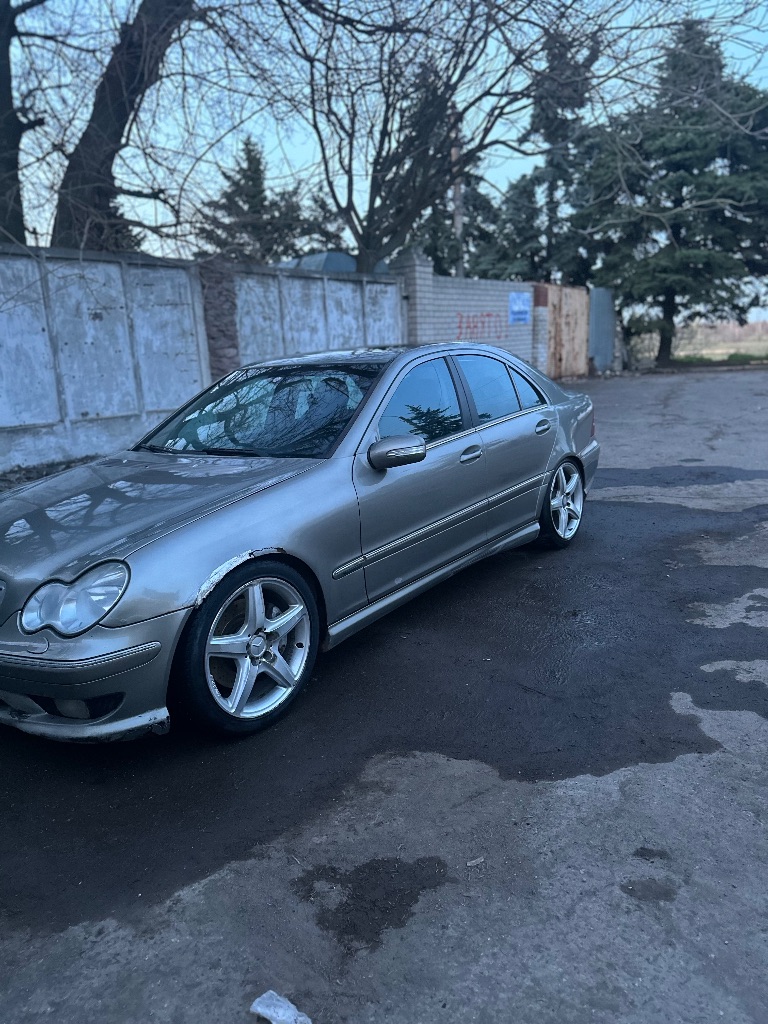 Продажа/обмен с вашей доплатой мерседес с w230 рестайлинговый 2004 год мотор 1.8 компрессорный на 192 лошадиных сил, едет очень бодро!!! по коробке и мотору нареканий нет надо заниматься лкп я хозяин все вопросы в личное сообщение в телеграм или вк +79493934602 - фотография - 8