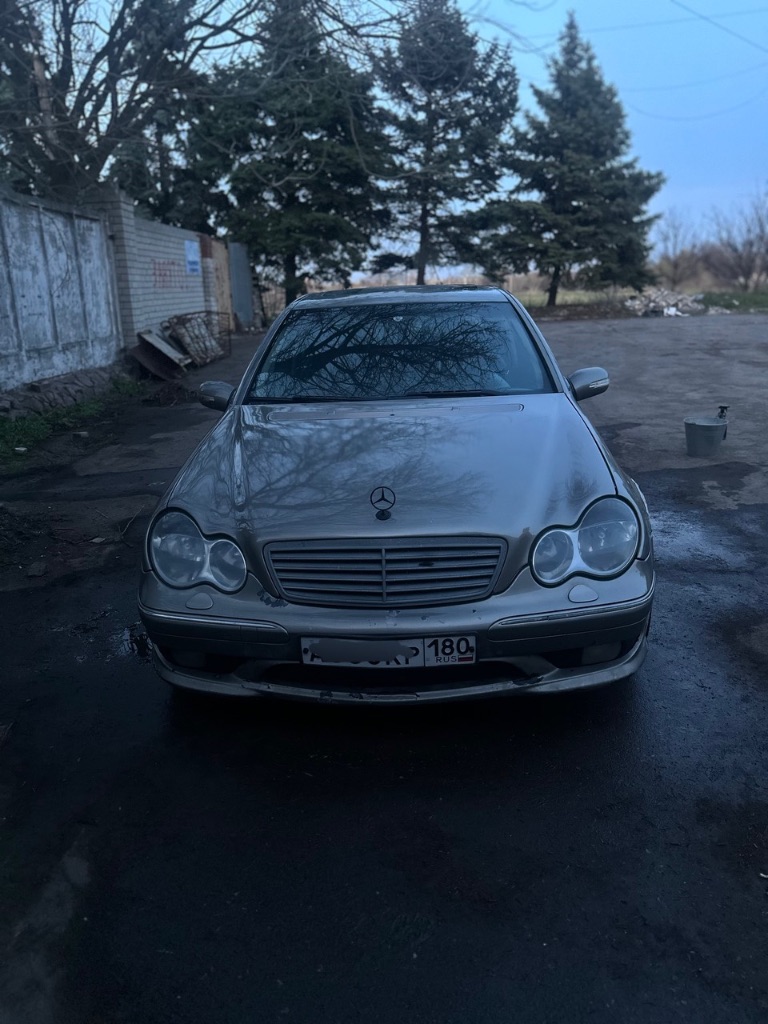 Продажа/обмен с вашей доплатой мерседес с w230 рестайлинговый 2004 год мотор 1.8 компрессорный на 192 лошадиных сил, едет очень бодро!!! по коробке и мотору нареканий нет надо заниматься лкп я хозяин все вопросы в личное сообщение в телеграм или вк +79493934602 - фотография - 2