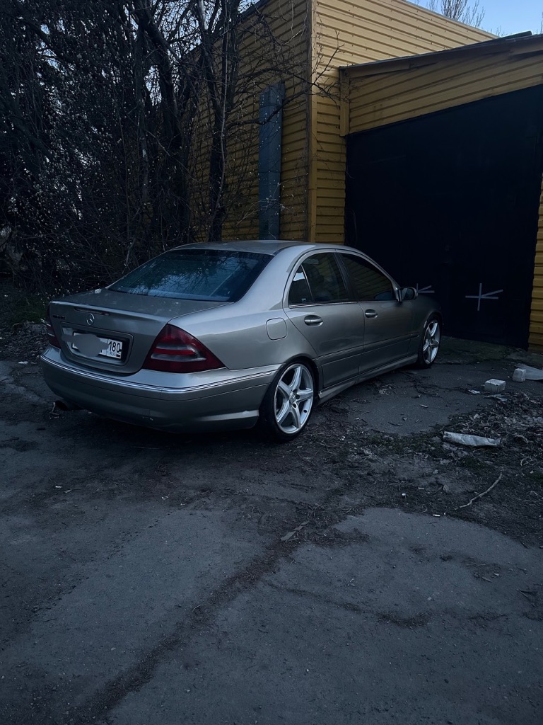 Продажа/обмен с вашей доплатой мерседес с w230 рестайлинговый 2004 год мотор 1.8 компрессорный на 192 лошадиных сил, едет очень бодро!!! по коробке и мотору нареканий нет надо заниматься лкп я хозяин все вопросы в личное сообщение в телеграм или вк +79493934602 - фотография - 4