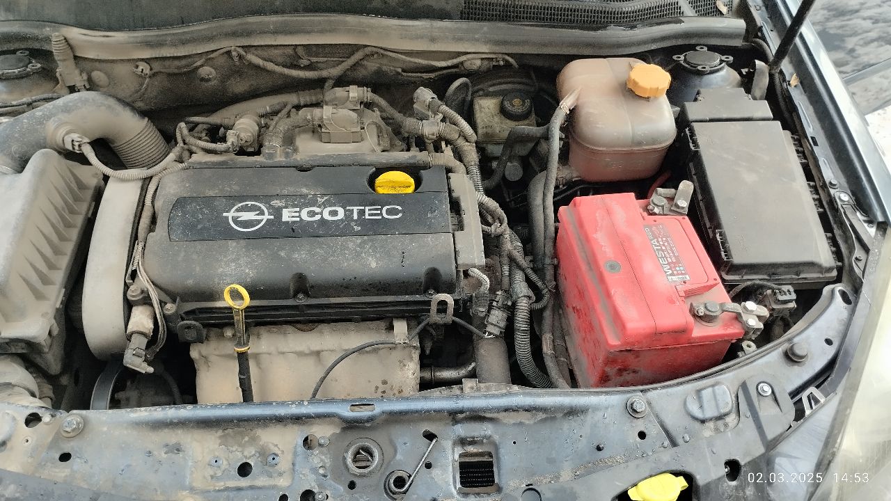 Продам опель астра gtc, 2008г все документы на руках жена ездиит без проблем каждый день коробка робот, работает вполне нормально, не каких ошибок не выдаёт, все включается, спорт режим и механика тоже работают без нареканий по мотору нареканий нету, чек не горит, масло не жрет, не дымит резина на 16 дисках ходовая живая музыка штатка играет нормально салон опрятный цена 530 тыс торг территориально машина находится в донецке тел: +794937131703713170 - фотография - 4