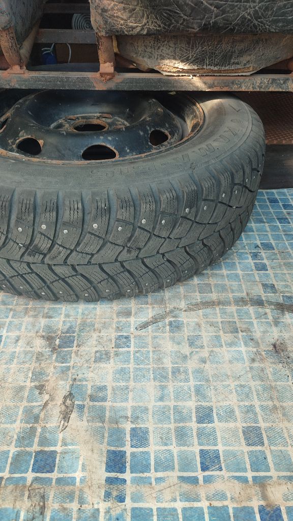 Фольцваген т 5 2007г. в. двигатель 2.5 цена 1300000. 2 комплекта резины на дисках. тел: +79493230844... - фотография