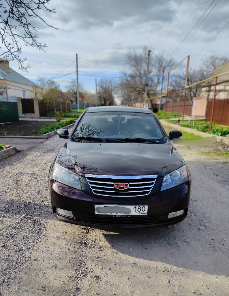 Продам geely emgrand ec7 2013 год, один хозяин (с автосалона) пробег 202000км. цена 600.000₽ цвет:коричневый. автомобиль в хорошем состоянии, не требует вложений. все делалось вовремя. технически полностью обслужен. резина зима-лето. без дтп. ✅двигатель 1,8 бензин/газ(евро4, редуктор tomasetto новый)вписан в стс. работает отлично, не троит, не дымит. check engine не горит. ✅мкпп переключает хорошо, передачи не выбивает. ✅ходовая перебрана (тормозные диски, колодки в круг), новые передние стойки амортизаторов. ✅гур, abs, ebd ✅климат-контроль (холодит 🥶, греет🔥) ✅электропакет(обогрев боковых зеркал, заднего стекла, стеклоподъемники, задание парктроники) есть всё для комфортной езды. 🚀езжу каждый день. 🚗 конечно, есть следы эксплуатации (были косметические подкрасы, время берёт своё) 👨‍🎓 юридически чист!!!на местном учёте!!! с документами порядок!!!оформление через мрэо!!! 👀осмотр донецк. торг. ☎звоните +7(949) 3098712 - фотография - 2