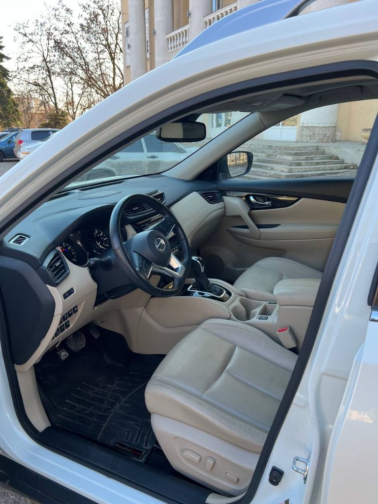 Продам нисанн рог, 2018 г. полный привод, максимальная комплектация, минимальный удар/задний бампер/, пробег 119000 км, цена 2380000 руб, цвет белый перламутр. пробег по днр 5000 км. идеал. состояние. тел. +79493185445 безопасность целая - фотография - 2