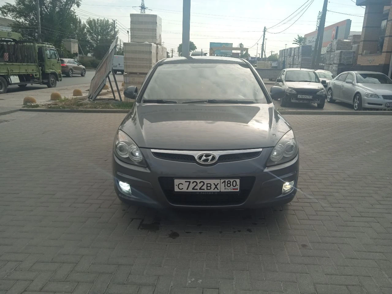 Хундай i30, 2010 года,1.4l механика, пробег 228 тыс, авто в хорошем состоянии, что по кузову, что технически, шины r-16, комплектация:электроуселитель руля, передние электростеклоподъёмники, кондиционер холодит, подогрев передних сидений, зеркал заднего вида, музыка, тонировка, сигнализация с автозапуском, обслужена вложений не требует, четвёртый владелец, по птс оригинал, интересующие вопросы по телефону, +79495963046, цена 600000,т. руб торг, смотреть авто в городе шахтёрск - фотография - 2