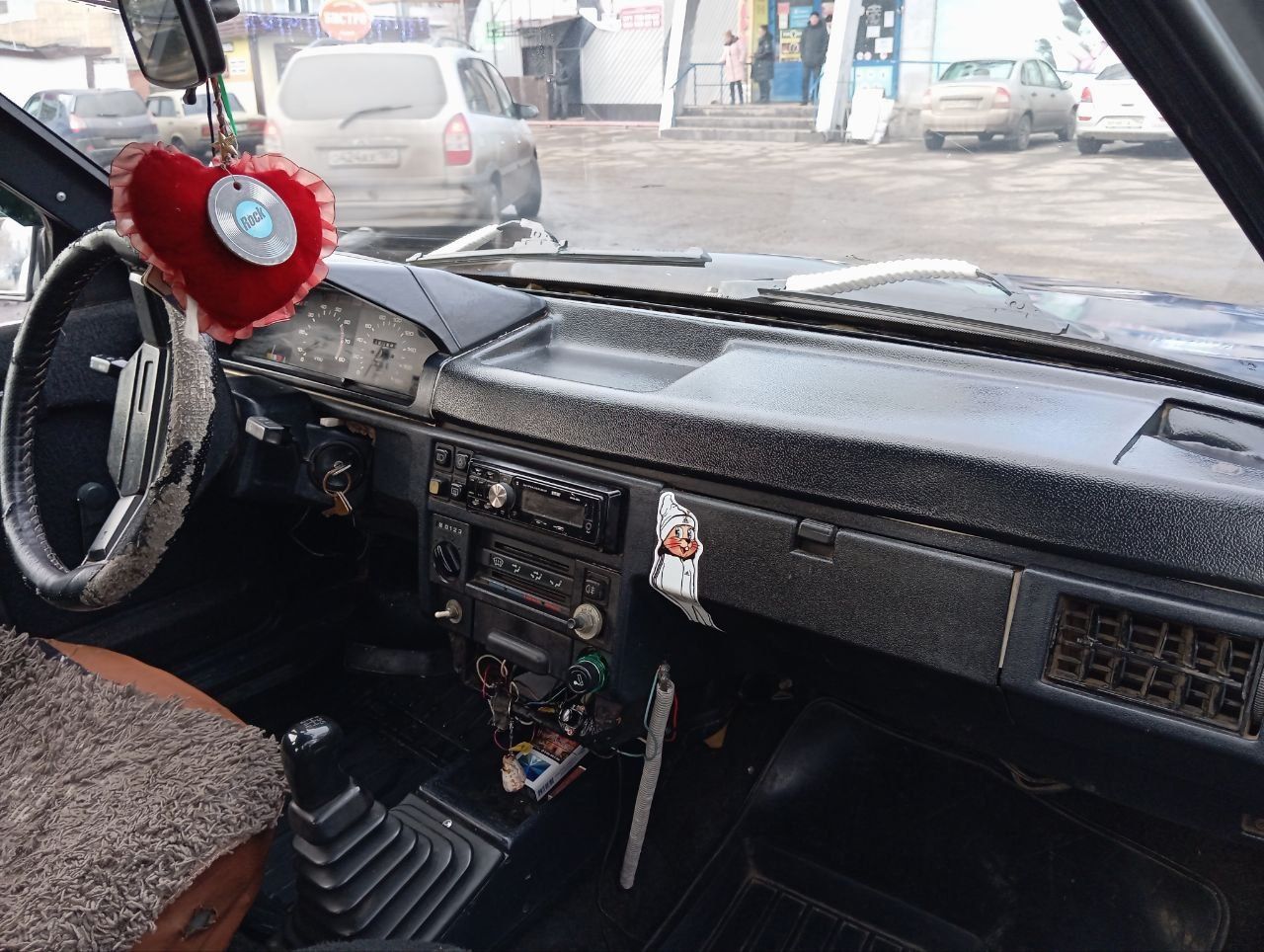 Продам москвич 2141 святогор 2000 г. в. двигатель 1,7 ваз нива. новые карбюратор, бензонасос, катушка зажигания(электронное), новые летние шины плюс колеса с зимней шипованой резиной. дно нужно варить. стс, птс, дкп имеются. цена 70т. торг! тел. +7 949 368 34 73 макеевка. - фотография - 2