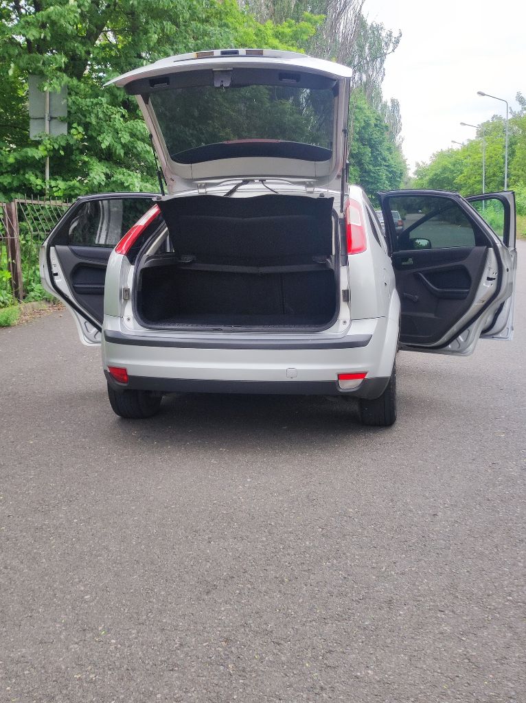 Продам форд фокус2 2007 года обслужен сел поехал цена 550000торг при большом желании. +79493300962 я хозяин два комплекта резины - фотография - 2