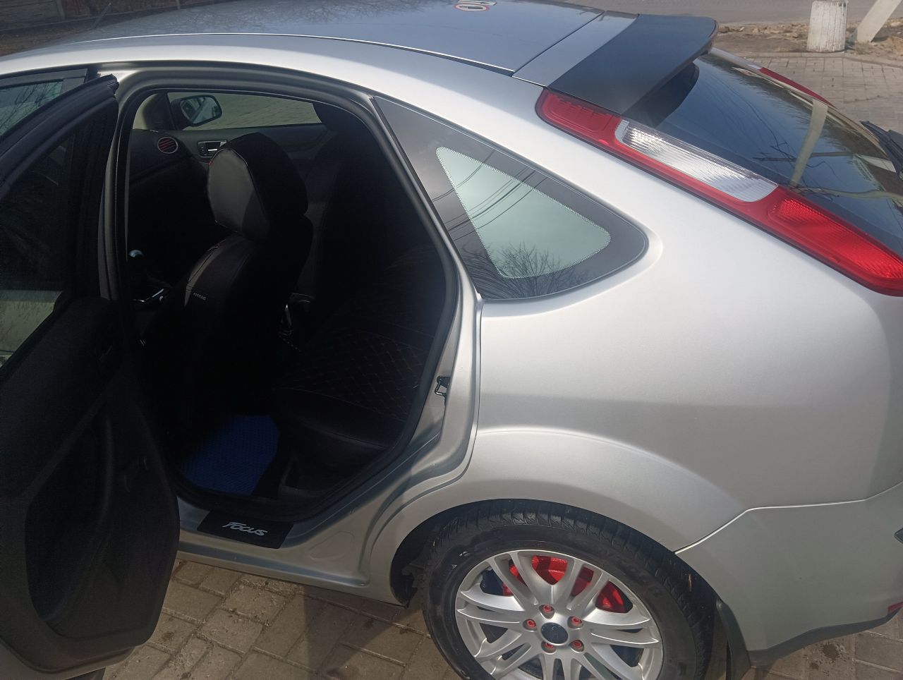 Продам форд фокус2 2007 года обслужен сел поехал цена 550000торг при большом желании. +79493300962 я хозяин два комплекта резины - фотография - 5