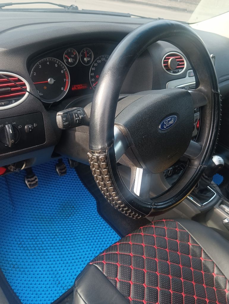 Продам форд фокус2 2007 года обслужен сел поехал цена 550000торг при большом желании. +79493300962 я хозяин два комплекта резины - фотография - 6