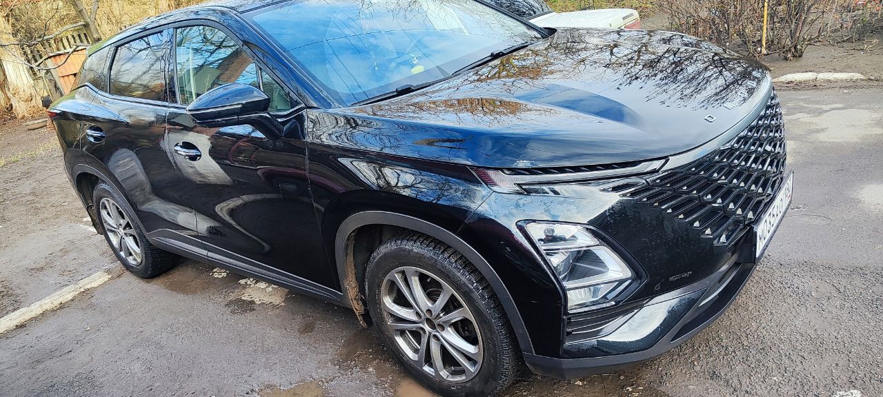 Всем доброго времени суток 👋 срочно продам свой автомобиль🚗 omoda c5 2023г, автомобиль🚗 в очень хорошем состоянии обслуживался вовремя, пробег у данного транспорта 45000км, 5000км назад были заменены масла и фильтра, есть комплект зимней резины 🛞 машина🚗 юридически чистая я хозяин, причина продажи срочно нужны деньги 💰💸 цена данного транспорта 1 950 000р хороший торг у капота, любое переоформление в мрэо. за дальнейшей информацией обращайтесь в тг лс @shalobanov92 всем спасибо. - фотография - 3