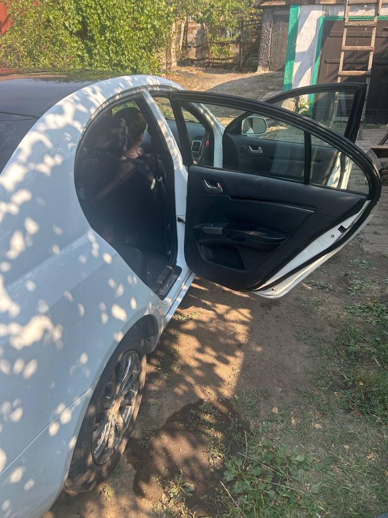 Продам geely emgrand ec7 2013 г. 122 тысячи пробега. третий хозяин. по кузову есть моменты, коробка и двигатель без нареканий. в комплекте зимняя резина и новые суппорта. территориально енакиево. есть газ. 430 тысяч с торгом. - фотография - 4