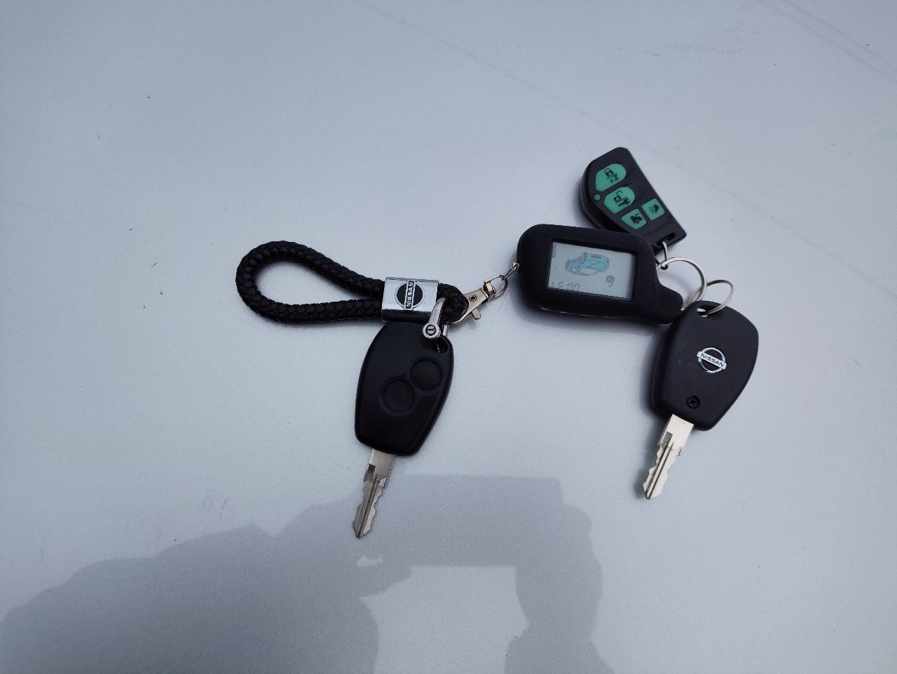 Ниссан альмера 2016 год, пробег 145 тысяч, коробка автомат, электрозеркала, андроид магнитола с навигатором, камера заднего вида, парктроники, дорогие чехлы и коврики, сигнализация с обратной связью, два ключа, газ-бензин, газ вписан, машина оформлена на меня, находится в макеевке, авто в очень хорошем состоянии, цена 880000, телефон +79494336727 - фотография - 5