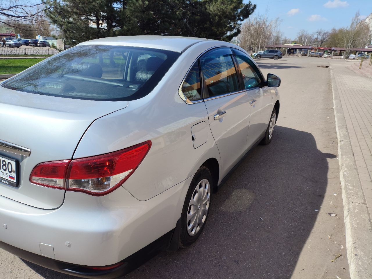 Ниссан альмера 2016 год, пробег 145 тысяч, коробка автомат, электрозеркала, андроид магнитола с навигатором, камера заднего вида, парктроники, дорогие чехлы и коврики, сигнализация с обратной связью, два ключа, газ-бензин, газ вписан, машина оформлена на меня, находится в макеевке, авто в очень хорошем состоянии, цена 880000, телефон +79494336727 - фотография - 3