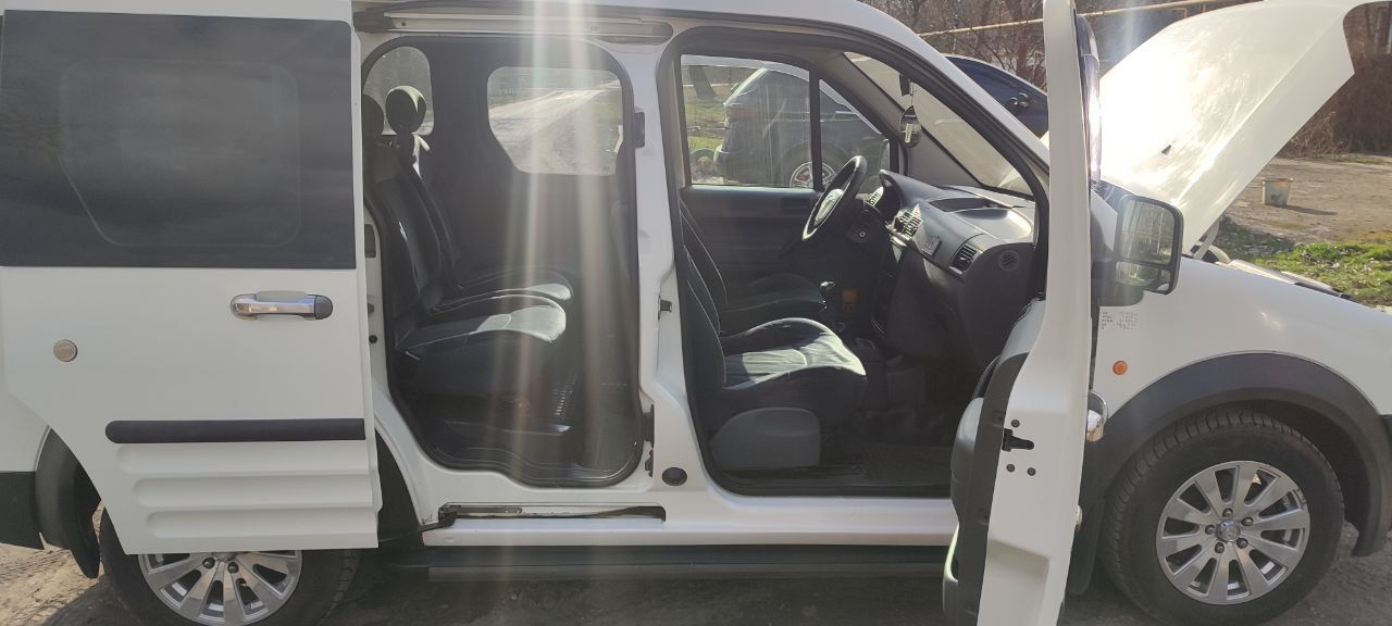 Фургон ford transit connect 1.8 mt 2003г. состояние хорошее. после капиталки прошёл 30000 км. цена 500000р. тел. 89493938390 - фотография - 5