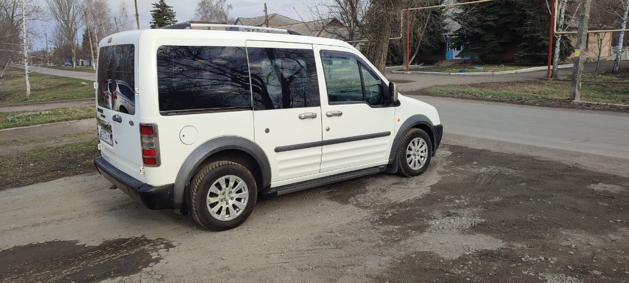 Фургон ford transit connect 1.8 mt 2003г. состояние хорошее. после капиталки прошёл 30000 км. цена 500000р. тел. 89493938390 - фотография - 2