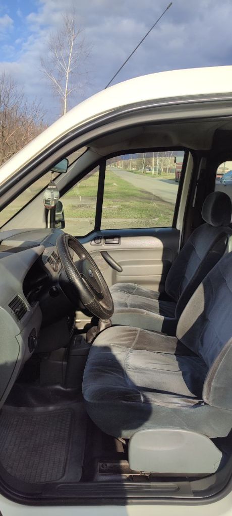 Фургон ford transit connect 1.8 mt 2003г. состояние хорошее. после капиталки прошёл 30000 км. цена 500000р. тел. 89493938390 - фотография - 4