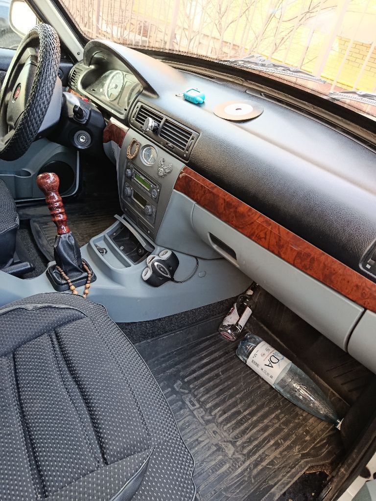 Продам волга 31105 выпуск 2008г. на полном ходу без гнили и ржавчины мотор chrysler пробег 170т. км по птс два хозяина, евро салон чистый не прокуренный остальные вопросы по тел. +79493918856 цена 375тыс. торг у капота - фотография - 3