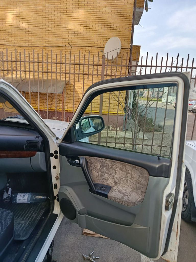 Продам волга 31105 выпуск 2008г. на полном ходу без гнили и ржавчины мотор chrysler пробег 170т. км по птс два хозяина, евро салон чистый не прокуренный остальные вопросы по тел. +79493918856 цена 375тыс. торг у капота - фотография - 5