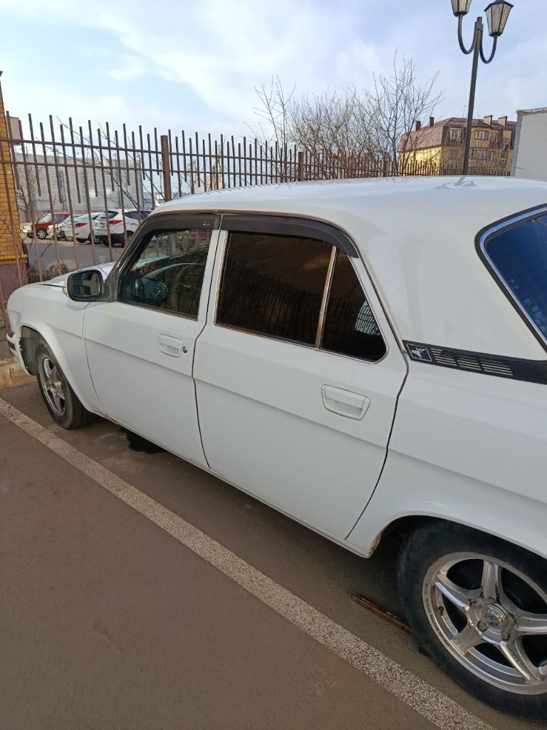 Продам волга 31105 выпуск 2008г. на полном ходу без гнили и ржавчины мотор chrysler пробег 170т. км по птс два хозяина, евро салон чистый не прокуренный остальные вопросы по тел. +79493918856 цена 375тыс. торг у капота - фотография - 4