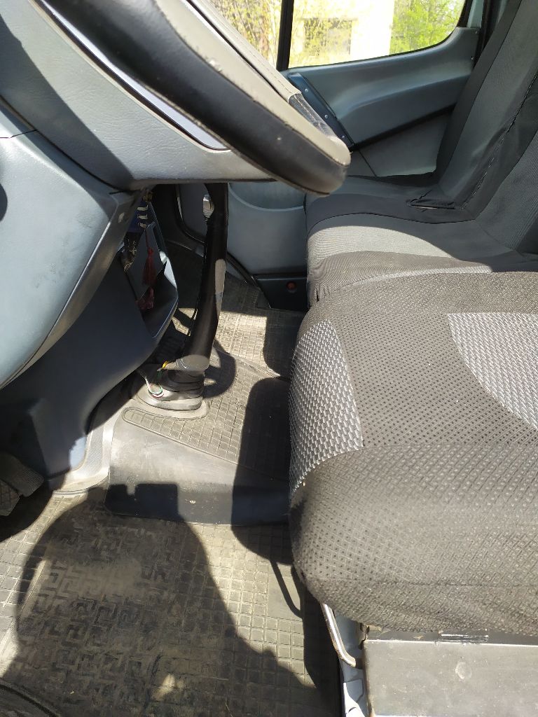 Продается автобус мерседес спринтер 412 d. пассажирский, 18+1 место, спарка. год выпуска-1998 г. , объем двигателя - 2,9. аккумулятор новый, двигатель масло не берет. ходовая часть в порядке. на кузове имеется небольшая ржавчина. уена -950000 руб. тел. +7 9494784033 - фотография - 4