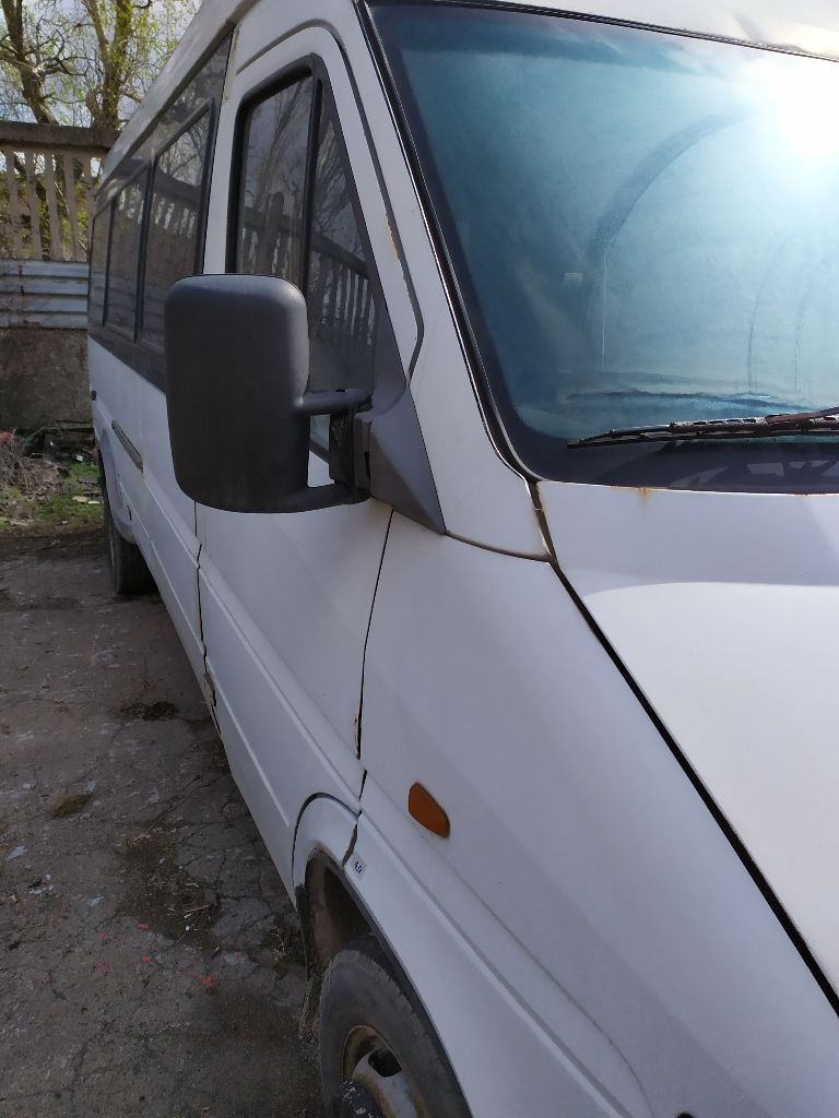 Продается автобус мерседес спринтер 412 d. пассажирский, 18+1 место, спарка. год выпуска-1998 г. , объем двигателя - 2,9. аккумулятор новый, двигатель масло не берет. ходовая часть в порядке. на кузове имеется небольшая ржавчина. уена -950000 руб. тел. +7 9494784033 - фотография - 23