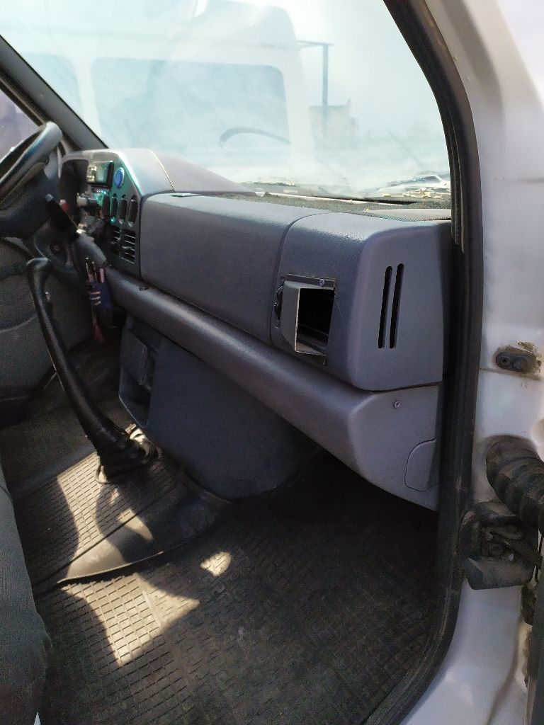 Продается автобус мерседес спринтер 412 d. пассажирский, 18+1 место, спарка. год выпуска-1998 г. , объем двигателя - 2,9. аккумулятор новый, двигатель масло не берет. ходовая часть в порядке. на кузове имеется небольшая ржавчина. уена -950000 руб. тел. +7 9494784033 - фотография - 3