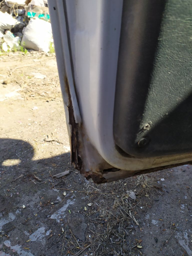 Продается автобус мерседес спринтер 412 d. пассажирский, 18+1 место, спарка. год выпуска-1998 г. , объем двигателя - 2,9. аккумулятор новый, двигатель масло не берет. ходовая часть в порядке. на кузове имеется небольшая ржавчина. уена -950000 руб. тел. +7 9494784033 - фотография - 13