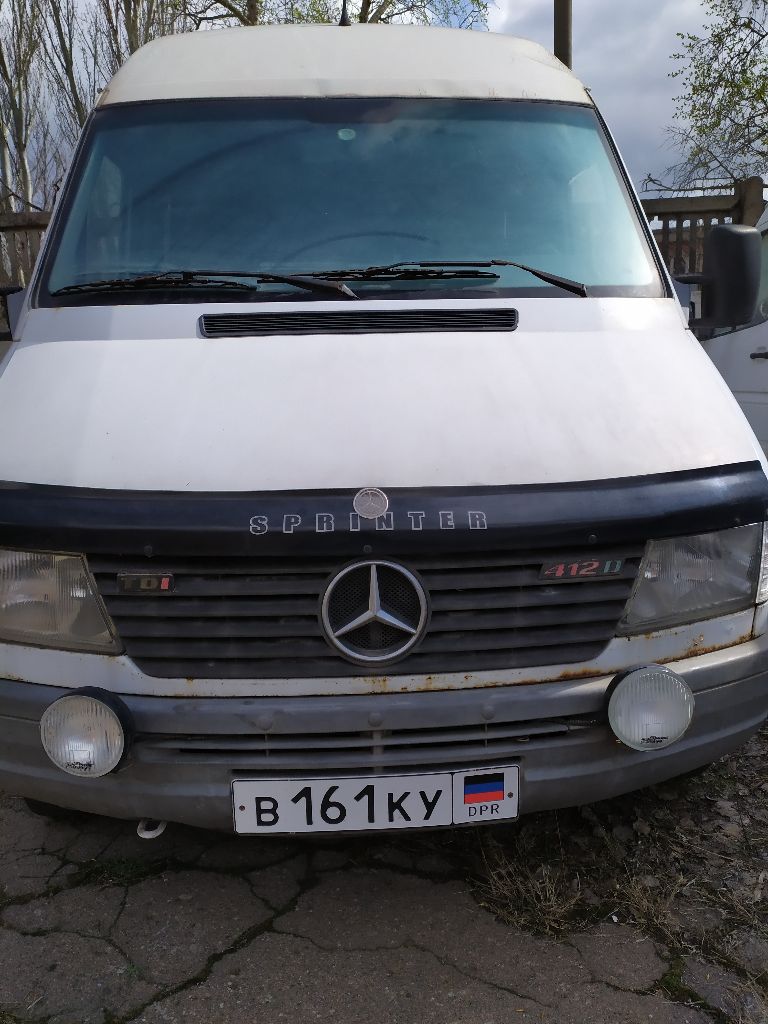 Продается автобус мерседес спринтер 412 d. пассажирский, 18+1 место, спарка. год выпуска-1998 г. , объем двигателя - 2,9. аккумулятор новый, двигатель масло не берет. ходовая часть в порядке. на кузове имеется небольшая ржавчина. уена -950000 руб. тел. +7 9494784033 - фотография - 12
