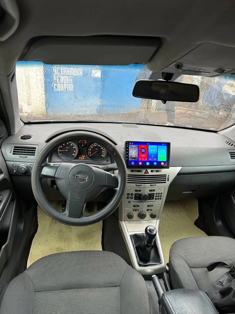 Opel astra 2007г 240т пробег,1.6 бензин атмосферный, мкпп кузов универсал, кондиционер, abs, эл. стеклоподъемники, двигатель работает хорошо, ходовая обслужена, есть косяки по кузову но не гнилая, . . полностью обслужена. продажа от владельца 500т. р без торга! +79494454796 - фотография - 3