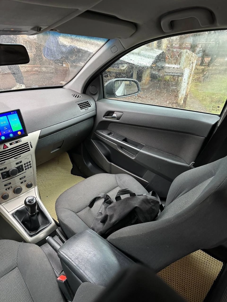 Opel astra 2007г 240т пробег,1.6 бензин атмосферный, мкпп кузов универсал, кондиционер, abs, эл. сте... - фотография