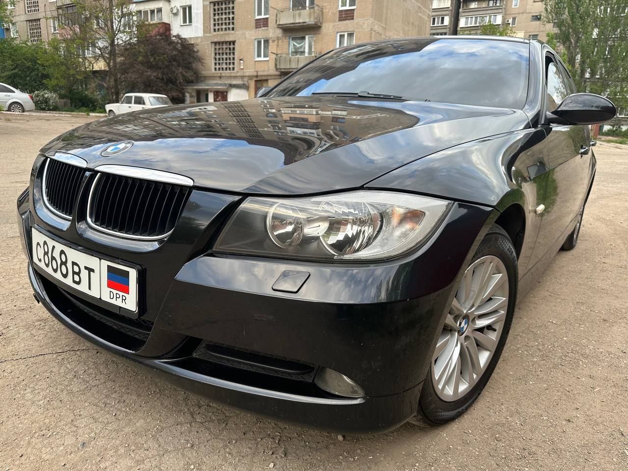 Продам! bmw 3 е90 двигатель 2.0 мех 6 ст. пробег 200 тыс. датчик дождя. датчик света, круиз контроль, 2х зонный климат контроль, подогрев сидений, эл. зеркала. мульти руль, фаркоп, эл обогрев салона, цвет"черный сапфир". куплена новая летняя резина, зима в подарок. цена 1 090 000.город енакиево. обмен не предлагать!машина на мне, полное переоформление в мрэо! тел +79494406025 - фотография - 4