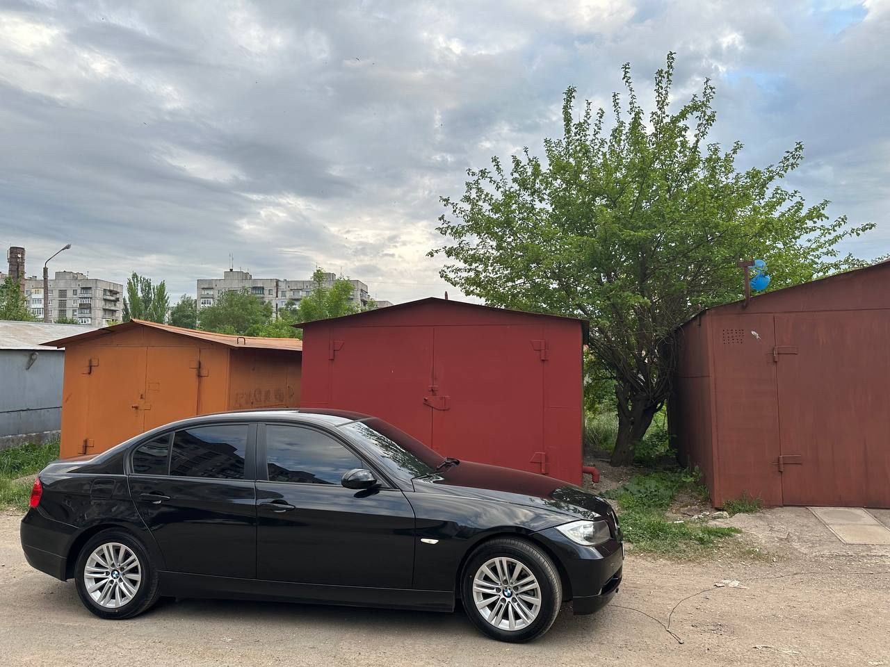 Продам! bmw 3 е90 двигатель 2.0 мех 6 ст. пробег 200 тыс. датчик дождя. датчик света, круиз контроль... - фотография