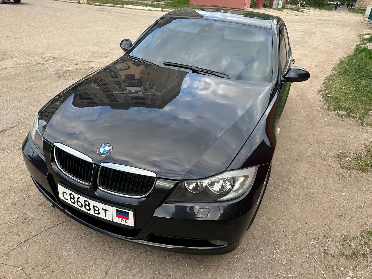 Продам! bmw 3 е90 двигатель 2.0 мех 6 ст. пробег 200 тыс. датчик дождя. датчик света, круиз контроль, 2х зонный климат контроль, подогрев сидений, эл. зеркала. мульти руль, фаркоп, эл обогрев салона, цвет"черный сапфир". куплена новая летняя резина, зима в подарок. цена 1 090 000.город енакиево. обмен не предлагать!машина на мне, полное переоформление в мрэо! тел +79494406025 - фотография - 3