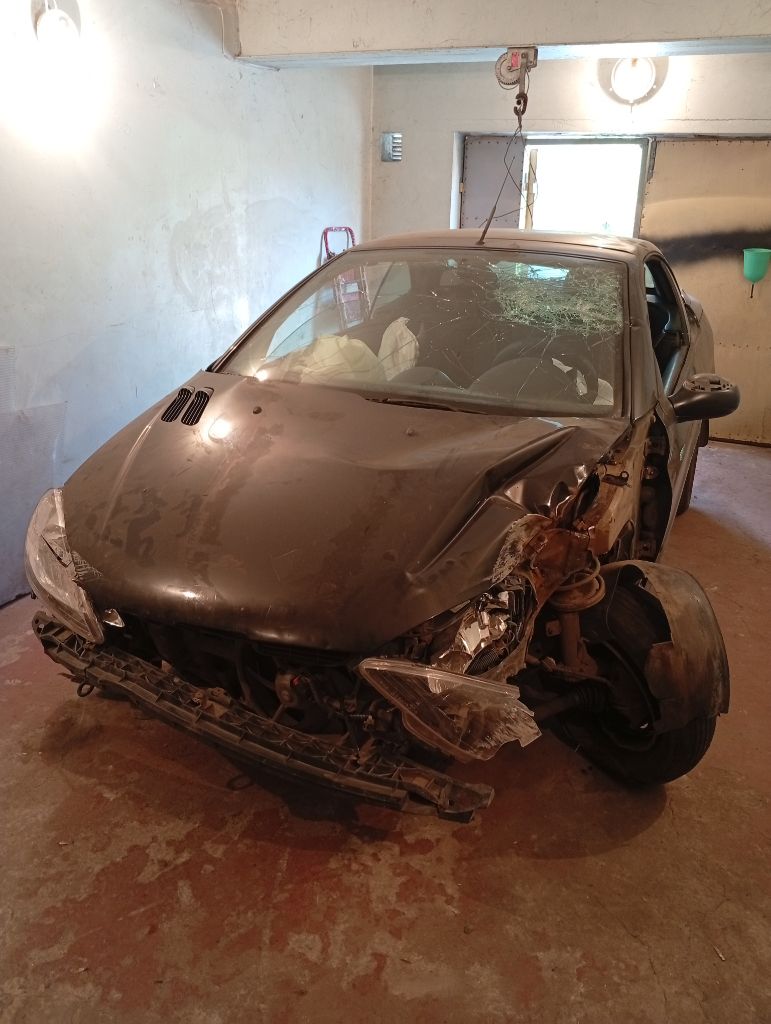Продам пежо 206 сс, после дтп, 2003 г. в. 1.6 тел. цена 150000 +79493405607 - фотография - 6