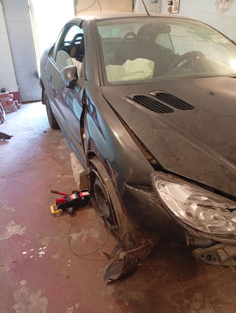 Продам пежо 206 сс, после дтп, 2003 г. в. 1.6 тел. цена 150000 +79493405607 - фотография