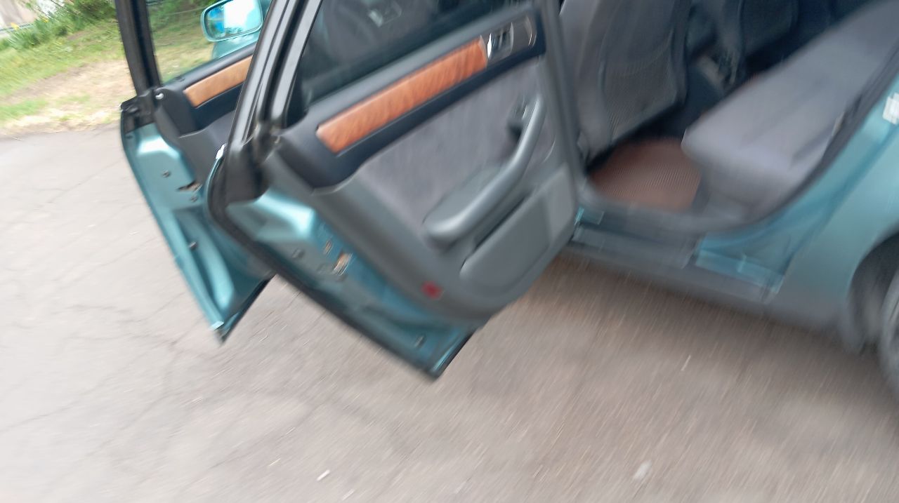 Продам или обменяю ауди а6 с5 2.5tdi мкпп 6ст кузов целый без гнили ходовка в порядке установлены новые передние рычаги климат работает заправлен переоформить без проблем. 500000₽ +79493435270 - фотография - 6