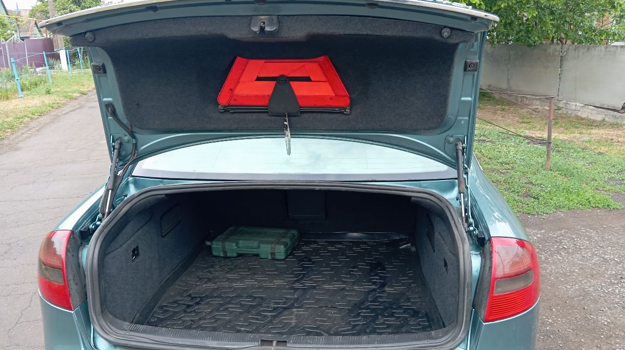 Продам или обменяю ауди а6 с5 2.5tdi мкпп 6ст кузов целый без гнили ходовка в порядке установлены новые передние рычаги климат работает заправлен переоформить без проблем. 500000₽ +79493435270 - фотография - 9