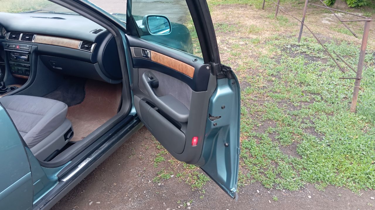 Продам или обменяю ауди а6 с5 2.5tdi мкпп 6ст кузов целый без гнили ходовка в порядке установлены новые передние рычаги климат работает заправлен переоформить без проблем. 500000₽ +79493435270 - фотография - 8