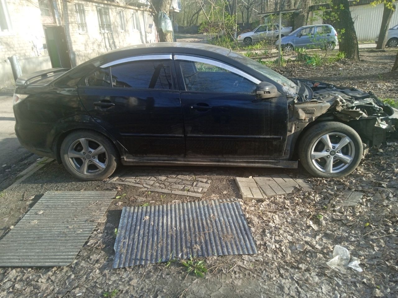 Донецк+7949=449=4002 продаёт зять на ходу авто (аналог mazda) haima 3 1.8 mt, 2011, 180 000 км за 120 т р после обстрела на капот пришёлся и правый бок повредился нет капота и бок надо делать а так всё работает мотор и электрика исправна он уезжает срочно на лечение записан и нет времени делать так и продаёт продаёт дёшово за треть цены а он покупал за 850т р а так документы готовы всё порядке постоянный учёт регион 180 звоните узнавайте по тел любое время донецк калинин р-он у покровского храма рядом дом на бул шевченко во дворе стоит машина - фотография - 6