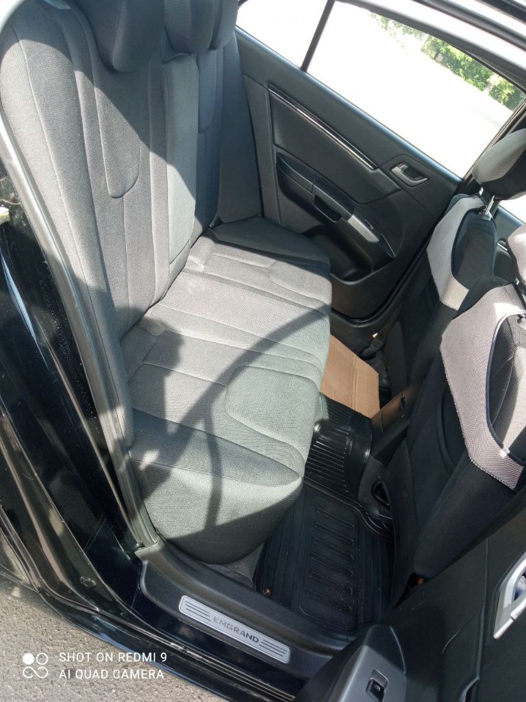 Продам джили эмгранд ес-7 2012г. в. пробег 75000 км. в отличном состоянии. цена 700000 руб. при покупке автомобиль был обработан мовилем и днище было покрыто антикоррозийным составом. хранился в сухом гараже, зимой не эксплуатировался. по кузову в очень хорошем состоянии, затрат не требует. двигатель работает тихо, расхода масла нет совсем от замены до замены. коробка передач работает без нареканий. ходовая ухожена, затрат не требует. салон в отличном состоянии. все вопросы по телефону или при осмотре. комплект зимних шин в подарок. тел. +7 949 735 30 98.макеевка днр - фотография - 8