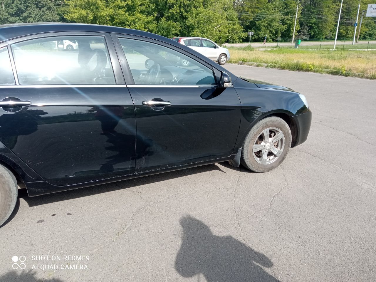 Продам джили эмгранд ес-7 2012г. в. пробег 75000 км. в отличном состоянии. цена 700000 руб. при покупке автомобиль был обработан мовилем и днище было покрыто антикоррозийным составом. хранился в сухом гараже, зимой не эксплуатировался. по кузову в очень хорошем состоянии, затрат не требует. двигатель работает тихо, расхода масла нет совсем от замены до замены. коробка передач работает без нареканий. ходовая ухожена, затрат не требует. салон в отличном состоянии. все вопросы по телефону или при осмотре. комплект зимних шин в подарок. тел. +7 949 735 30 98.макеевка днр - фотография - 5