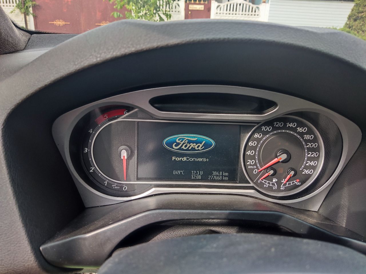 Продам ford mondeo iv(форд мондео 4) 2008г 2.0 турбо дизель на акпп, 143л. с. пробег 277т. км. расход 5-7л на 100км. на жирной комплектации: бесключевой доступ, бесключевой запуск адаптивный линзовый авто свет, с подсветкой поворотов, авто дождь салон комбинированный кожа-алькантара подогрев переднего, заднего ряда fordconvers+ круиз-контроль помощь при трогании в гору, при парковке, перед, зад парктроники, камера заднего вида, сигнал при приблежение к спереди идущему авто акпп с ручным управление и режимом спорт потолок и стойки перетянуты в черный замш установлен тесла монитор с хорошей музыкой, сим картой и навигацией. из заводских домов металлические накладки на педалях, подсветка ног. возможно что-то забыл, можно узнать полную комплектацию по вин. посмотреть можно донецк, макеевка, харцызск по договоренности. цена 830т. р. тел +79495800905 - фотография - 7