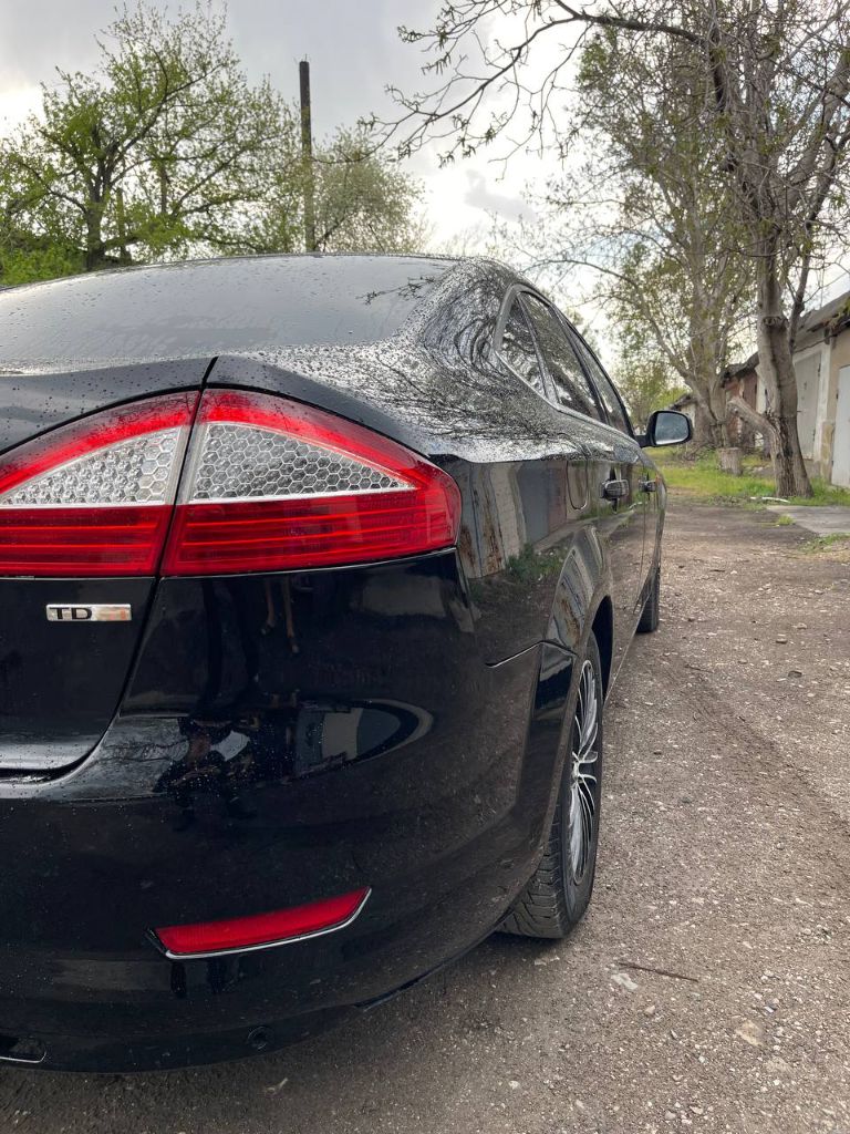 Продам ford mondeo iv(форд мондео 4) 2008г 2.0 турбо дизель на акпп, 143л. с. пробег 277т. км. расход 5-7л на 100км. на жирной комплектации: бесключевой доступ, бесключевой запуск адаптивный линзовый авто свет, с подсветкой поворотов, авто дождь салон комбинированный кожа-алькантара подогрев переднего, заднего ряда fordconvers+ круиз-контроль помощь при трогании в гору, при парковке, перед, зад парктроники, камера заднего вида, сигнал при приблежение к спереди идущему авто акпп с ручным управление и режимом спорт потолок и стойки перетянуты в черный замш установлен тесла монитор с хорошей музыкой, сим картой и навигацией. из заводских домов металлические накладки на педалях, подсветка ног. возможно что-то забыл, можно узнать полную комплектацию по вин. посмотреть можно донецк, макеевка, харцызск по договоренности. цена 830т. р. тел +79495800905 - фотография - 5