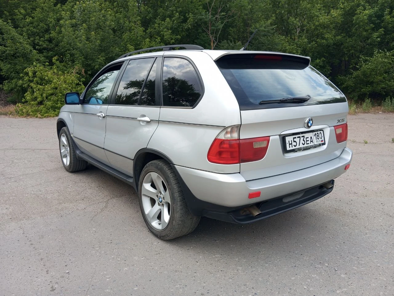 Енакиево. продам bmw x5 е53 рестайлинг 2006г. 3.0 м54 самый простой и надежный мотор. газ-бензин (зарегестрирован). родной пробег: 314т. авто в отличном состоянии, на свои года. не бит, в родном окрасе. авто местное не пригон! гаражного хранения! хозяйское! кузов хороший. расходники заменены: новая акб, резина зима. полная комплектация: abs, airbag, гур, эл/стекла-зеркала-подогрев, эл/сидения-подогревы, климат-контроль (рабочий), панорама люк, кож. салон и т. д. документы в порядке, местный 180 учет! ц: 900.000р. енакиево. +79493652755. - фотография - 5