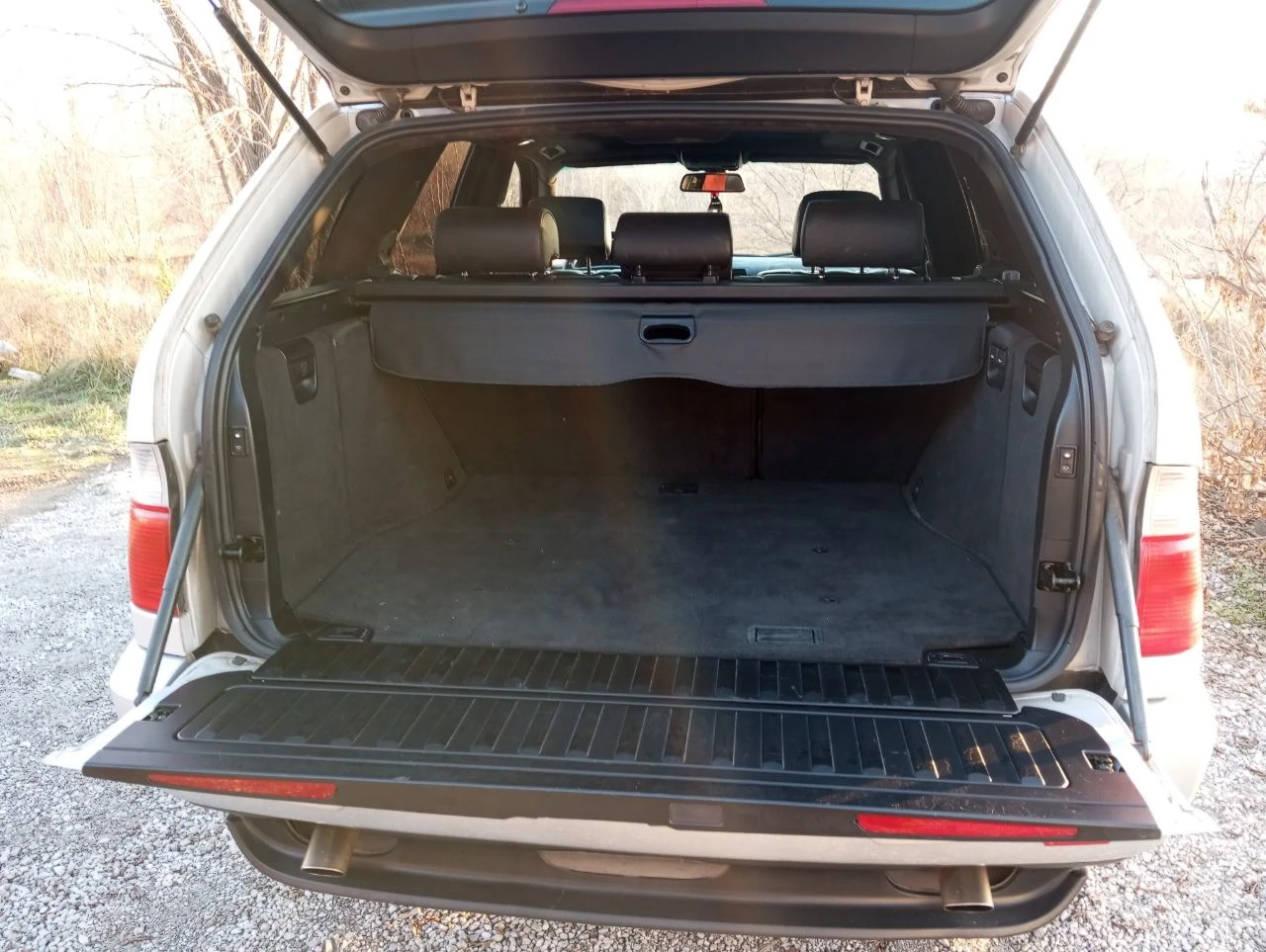 Енакиево. продам bmw x5 е53 рестайлинг 2006г. 3.0 м54 самый простой и надежный мотор. газ-бензин (зарегестрирован). родной пробег: 314т. авто в отличном состоянии, на свои года. не бит, в родном окрасе. авто местное не пригон! гаражного хранения! хозяйское! кузов хороший. расходники заменены: новая акб, резина зима. полная комплектация: abs, airbag, гур, эл/стекла-зеркала-подогрев, эл/сидения-подогревы, климат-контроль (рабочий), панорама люк, кож. салон и т. д. документы в порядке, местный 180 учет! ц: 900.000р. енакиево. +79493652755. - фотография - 4