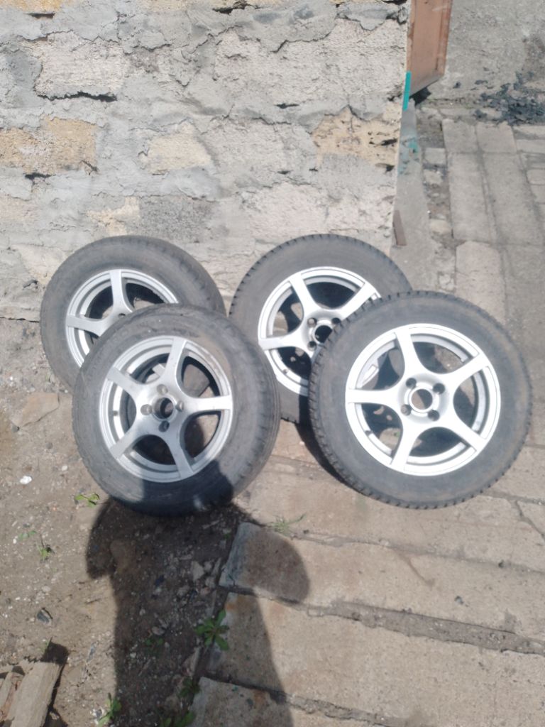 Диски с резиной зимней размер на 14 любой ваз цена20т руб званить +79493918856 и резина летняя на 14... - фотография